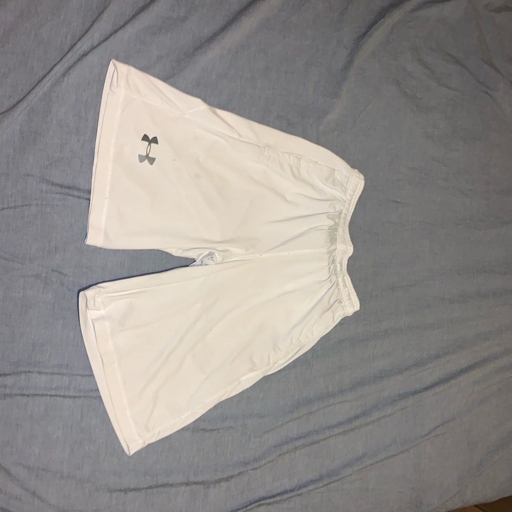 Men white Underarmour shorts (S)